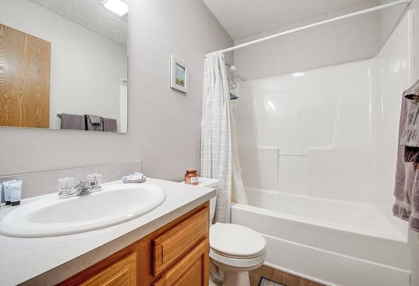 Lovely Terre Haute Home W/ Private Yard & Hot Tub!