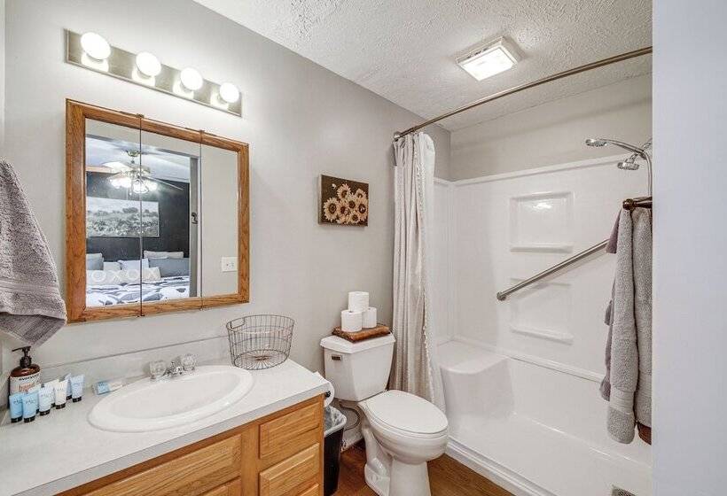 Lovely Terre Haute Home W/ Private Yard & Hot Tub!