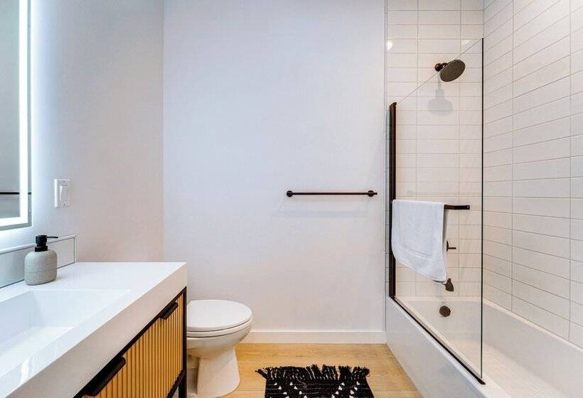 Luxe Soda Springs Cabin: Hot Tub, Forest View Deck