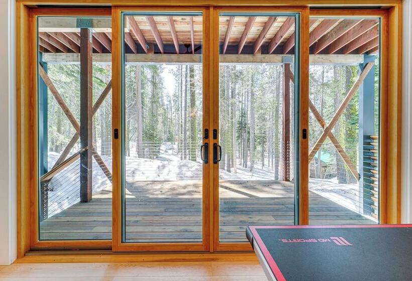 Luxe Soda Springs Cabin: Hot Tub, Forest View Deck