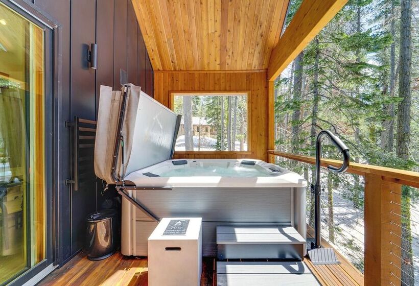 Luxe Soda Springs Cabin: Hot Tub, Forest View Deck