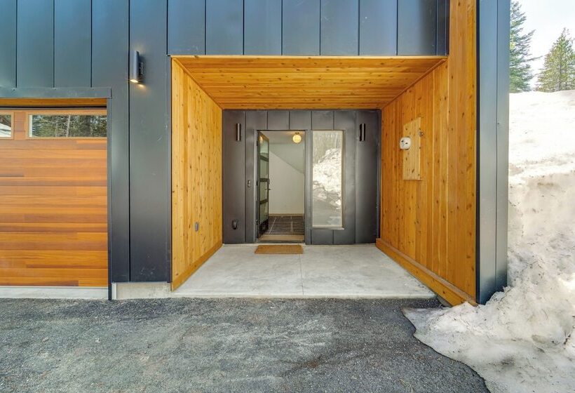 Luxe Soda Springs Cabin: Hot Tub, Forest View Deck