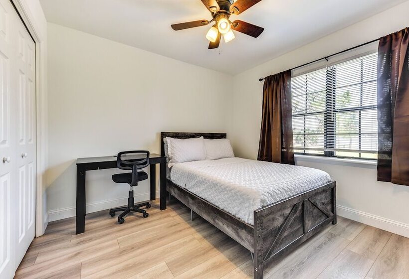 Modern Jacksonville Home   Close To River!