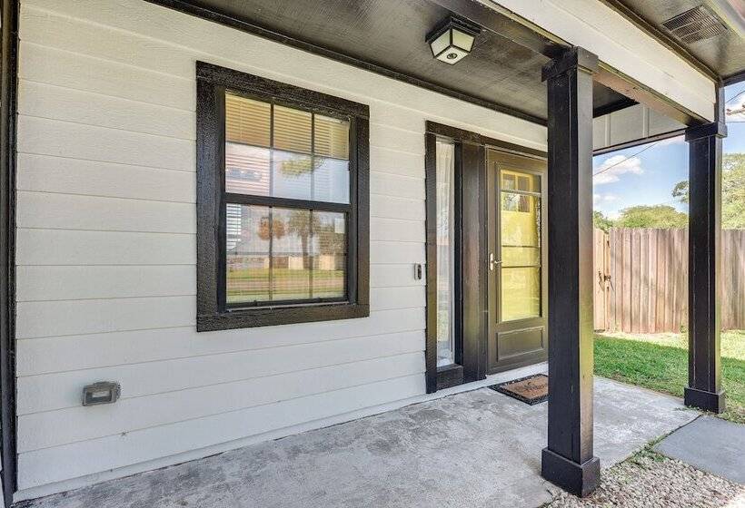 Modern Jacksonville Home   Close To River!