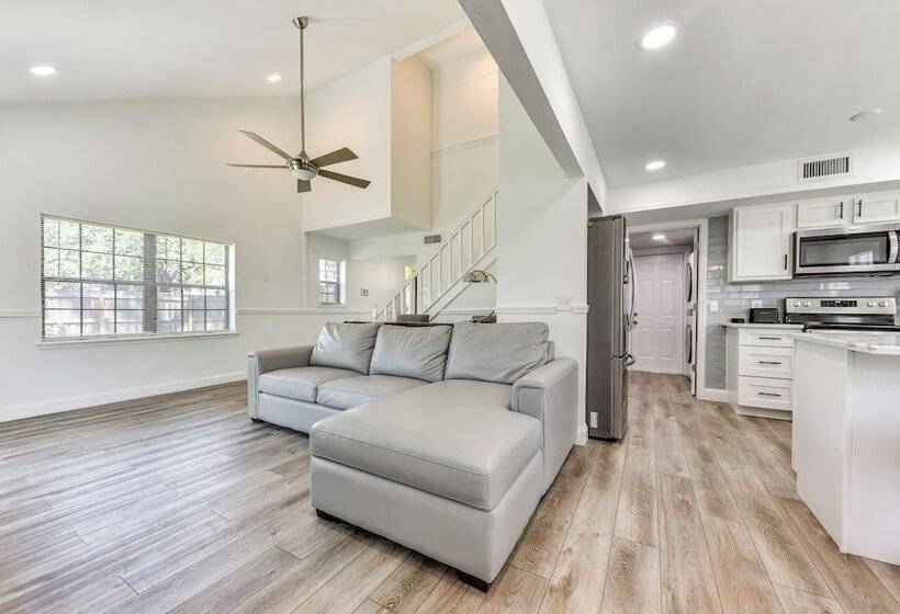 Modern Jacksonville Home   Close To River!