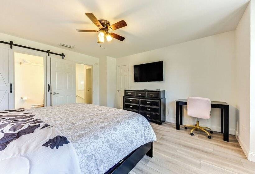 Modern Jacksonville Home   Close To River!