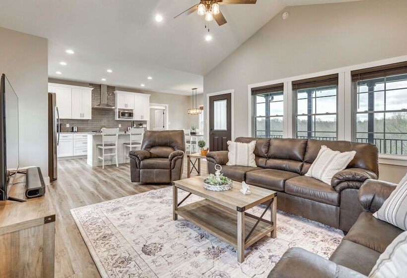 Modern Sadieville Home W/ Yard & Gas Grill!