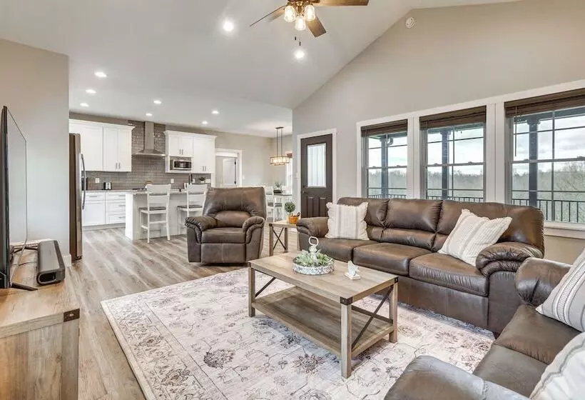 Modern Sadieville Home W/ Yard & Gas Grill!
