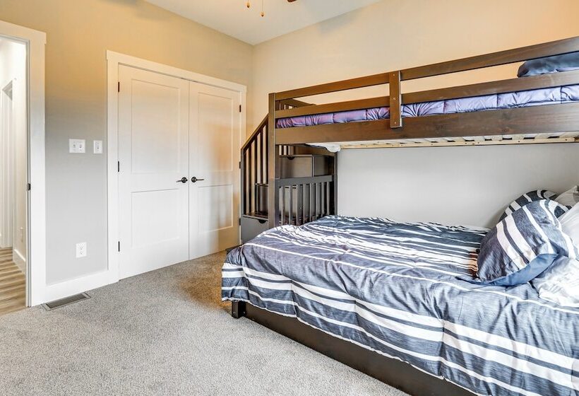 Modern Sadieville Home W/ Yard & Gas Grill!