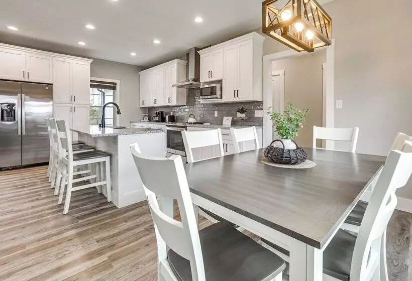 Modern Sadieville Home W/ Yard & Gas Grill!