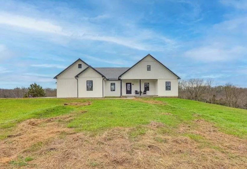 Modern Sadieville Home W/ Yard & Gas Grill!