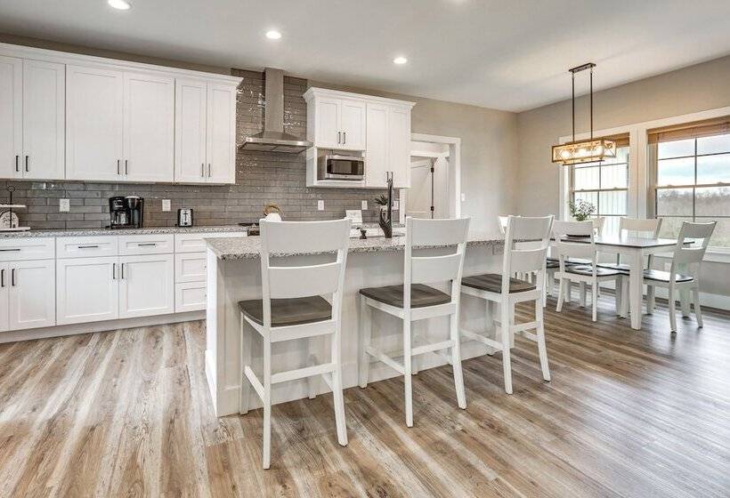 Modern Sadieville Home W/ Yard & Gas Grill!