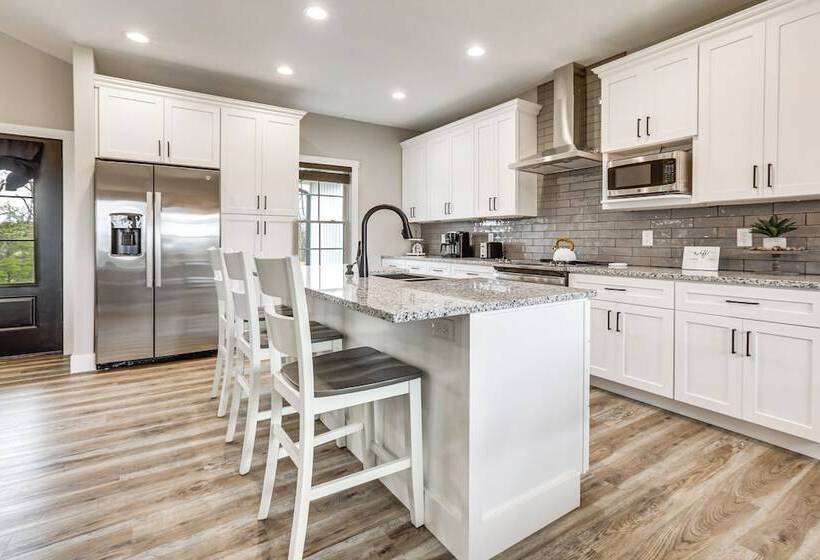 Modern Sadieville Home W/ Yard & Gas Grill!