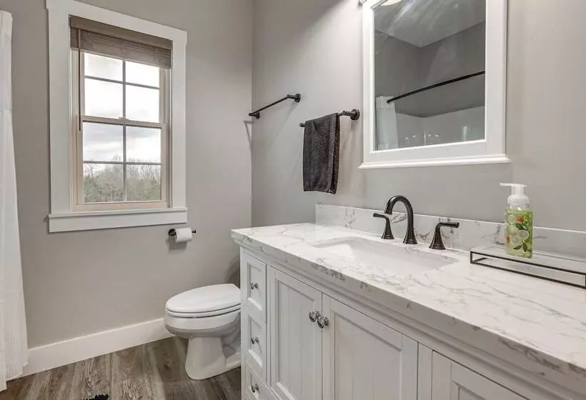 Modern Sadieville Home W/ Yard & Gas Grill!