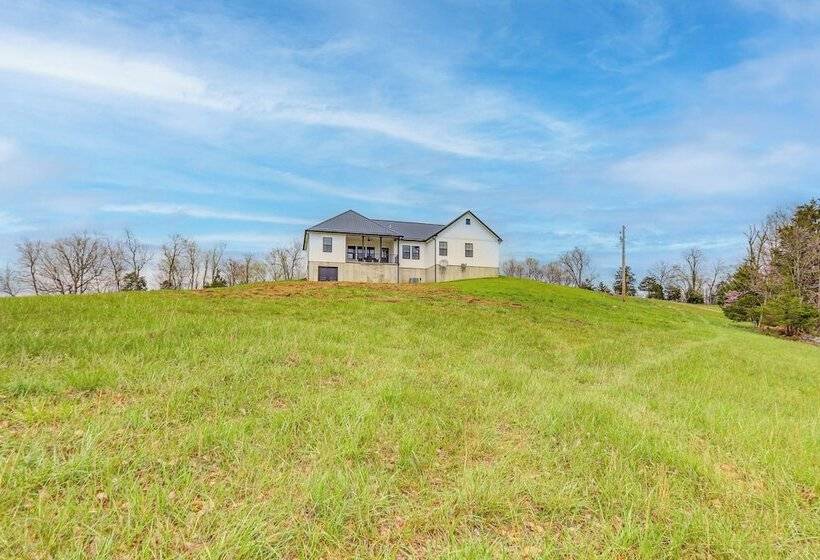 Modern Sadieville Home W/ Yard & Gas Grill!