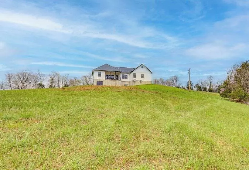 Modern Sadieville Home W/ Yard & Gas Grill!