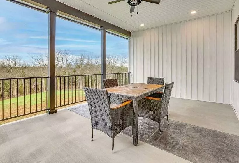 Modern Sadieville Home W/ Yard & Gas Grill!
