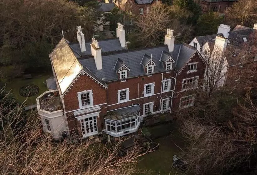 پانسیون Mossley Hill Retreat