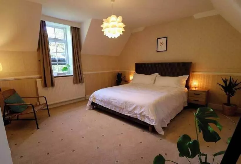 پانسیون Mossley Hill Retreat