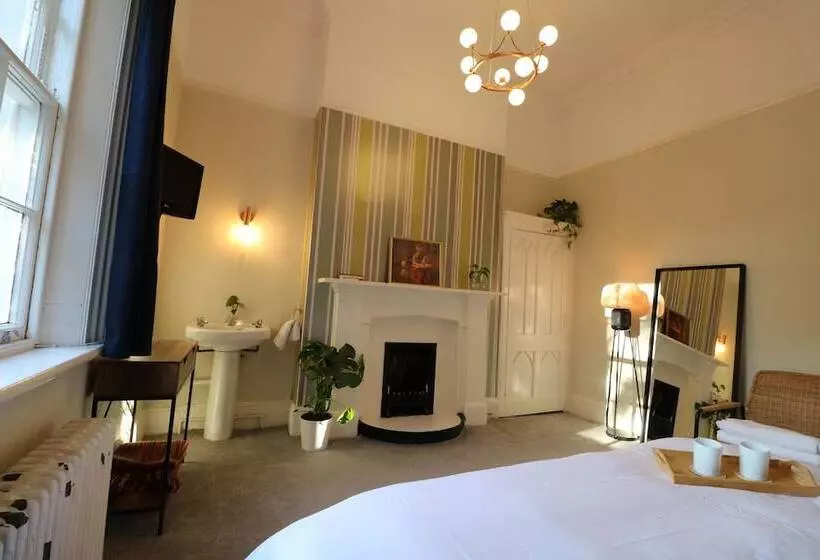 پانسیون Mossley Hill Retreat