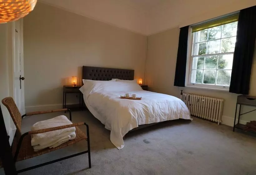پانسیون Mossley Hill Retreat