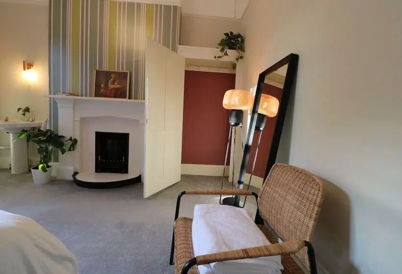 پانسیون Mossley Hill Retreat