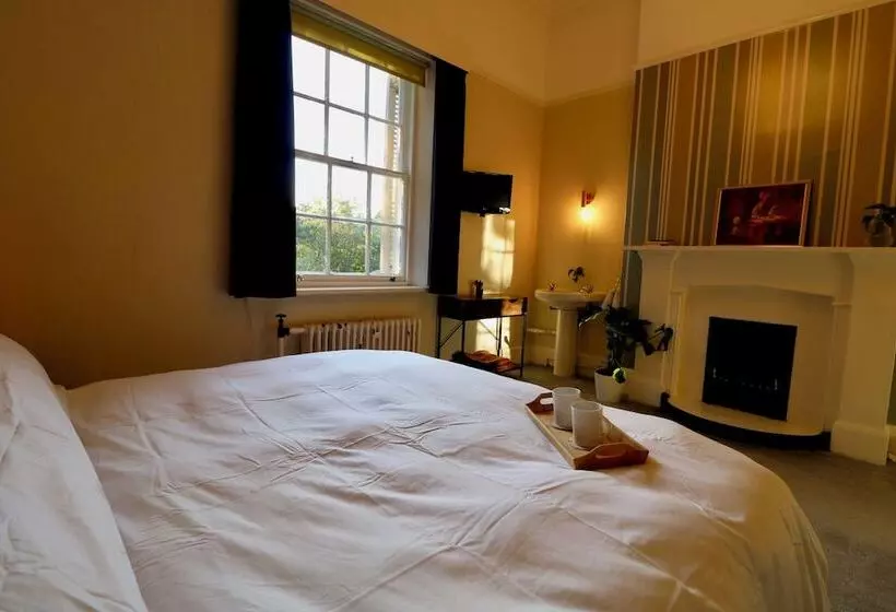 پانسیون Mossley Hill Retreat
