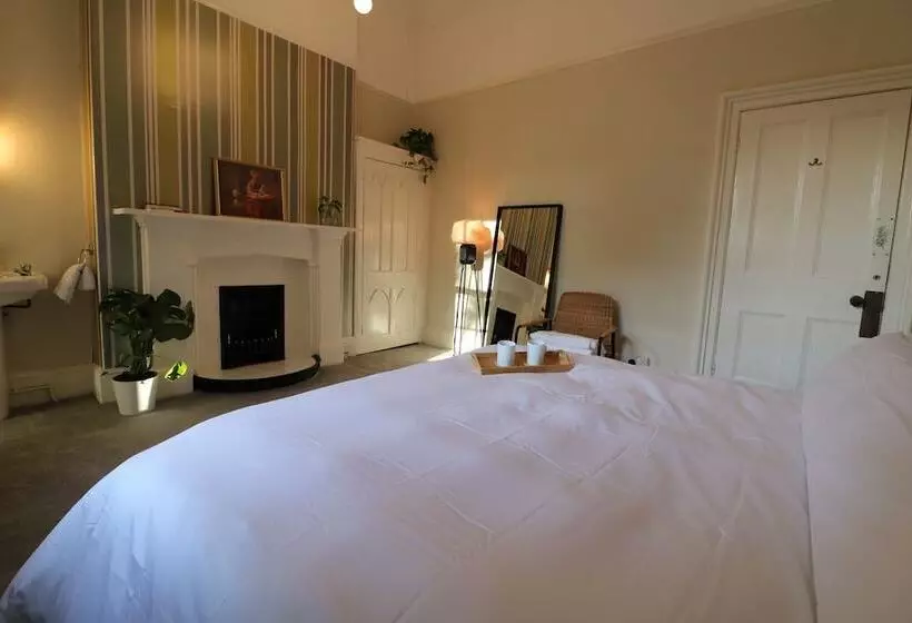 پانسیون Mossley Hill Retreat