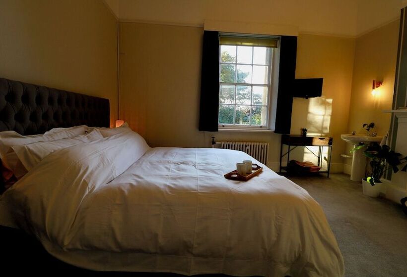 بنسيون Mossley Hill Retreat