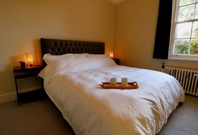 پانسیون Mossley Hill Retreat