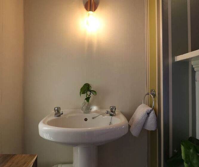 بنسيون Mossley Hill Retreat