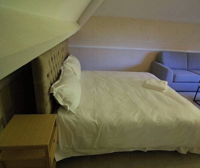 بنسيون Mossley Hill Retreat