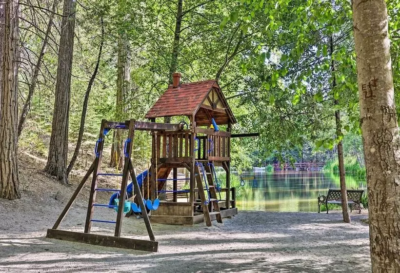 Game Room & Patio: Picturesque Home In Sonora