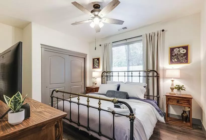 Game Room & Patio: Picturesque Home In Sonora