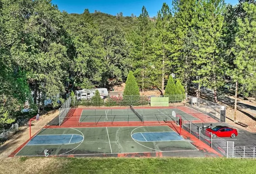 Game Room & Patio: Picturesque Home In Sonora