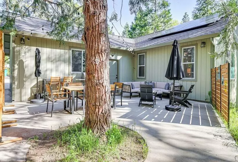 Game Room & Patio: Picturesque Home In Sonora