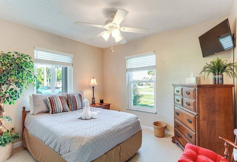 Sunny Port St Lucie Home: Lanai & Golf Course View