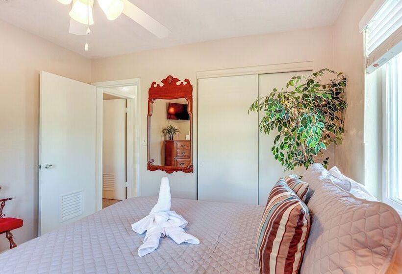 Sunny Port St Lucie Home: Lanai & Golf Course View