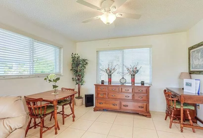 Sunny Port St Lucie Home: Lanai & Golf Course View