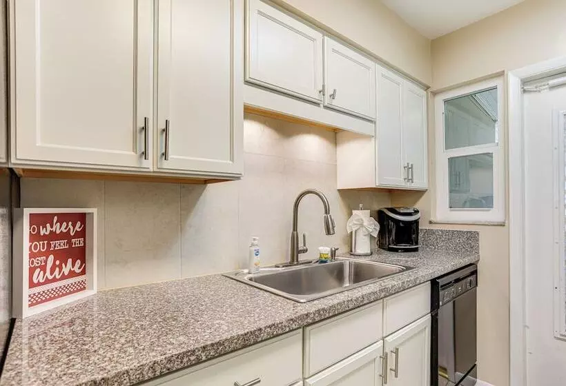 Sunny Port St Lucie Home: Lanai & Golf Course View