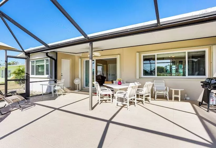 Sunny Port St Lucie Home: Lanai & Golf Course View