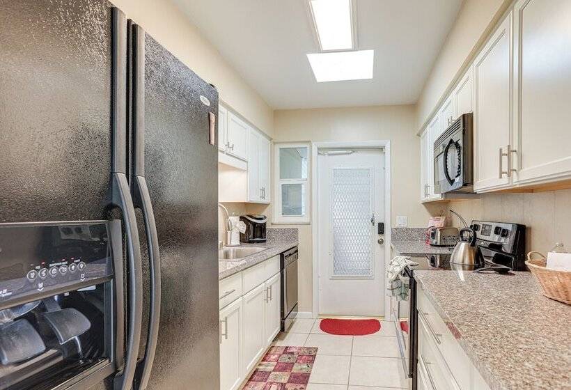 Sunny Port St Lucie Home: Lanai & Golf Course View