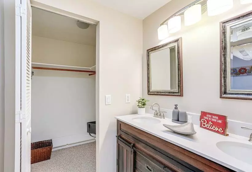 Sunny Port St Lucie Home: Lanai & Golf Course View