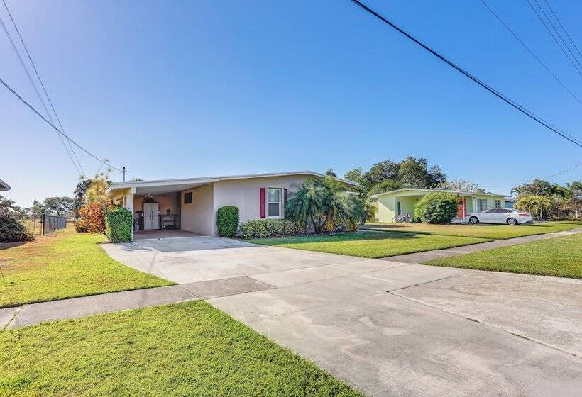 Sunny Port St Lucie Home: Lanai & Golf Course View
