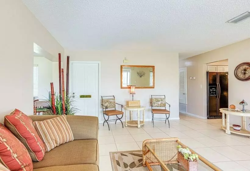 Sunny Port St Lucie Home: Lanai & Golf Course View