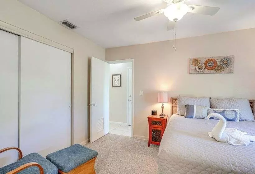 Sunny Port St Lucie Home: Lanai & Golf Course View