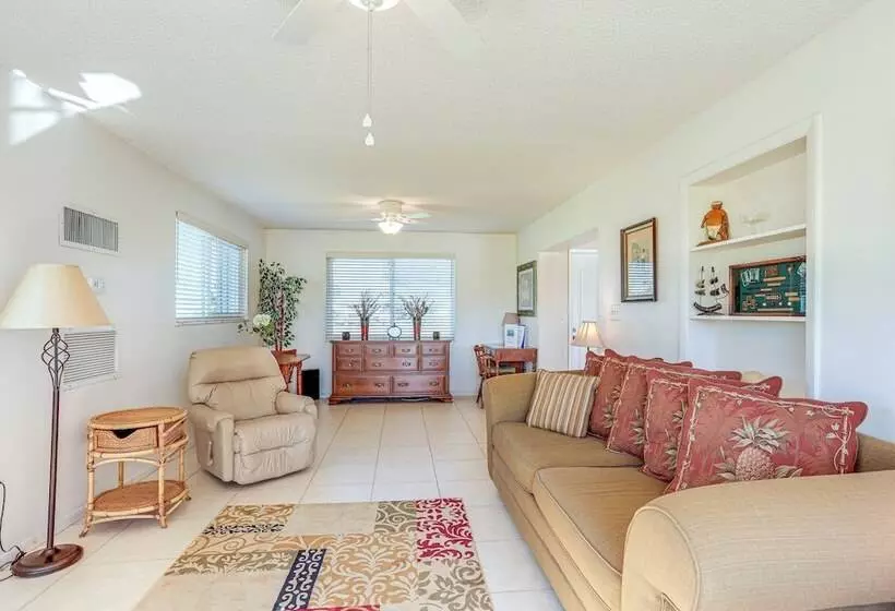 Sunny Port St Lucie Home: Lanai & Golf Course View