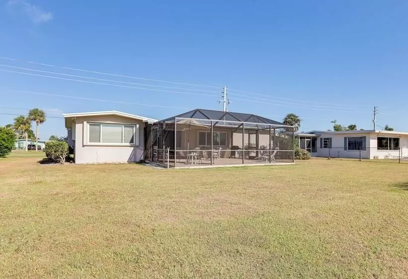 Sunny Port St Lucie Home: Lanai & Golf Course View