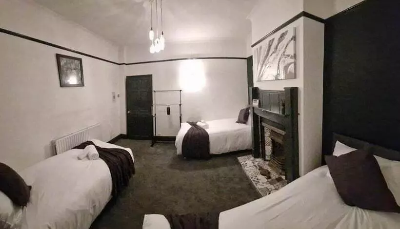 Residenssi Charming 4 Bed House In Wednesbury