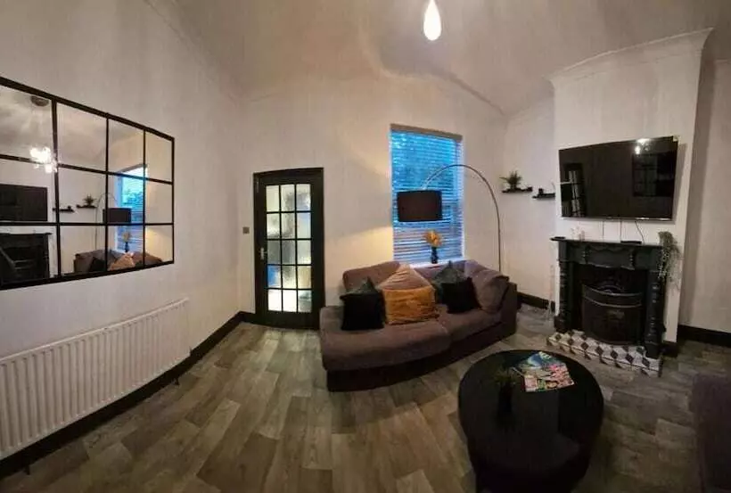 Residenssi Charming 4 Bed House In Wednesbury